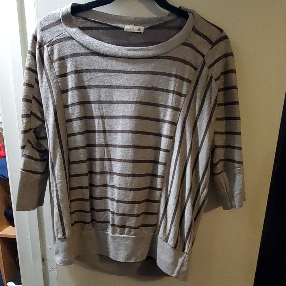 Striped 3/4 sleeve shirt